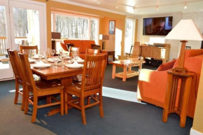 Trailside Village #1 - Slopeside 1BR with Hot Tub and Sauna, Ski In Ski Out, BBQ